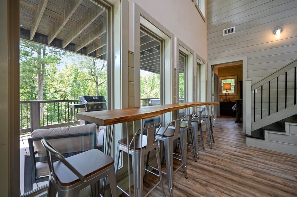 Want to have your meal and enjoy the views? Look no further than across the living room!