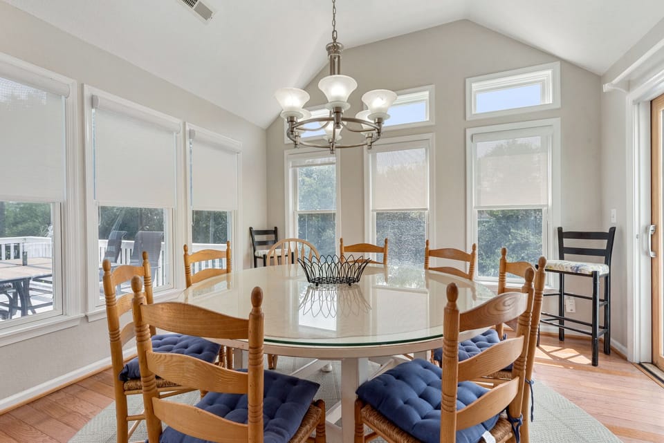 CC261: Heron Haven | Top Level Dining Area