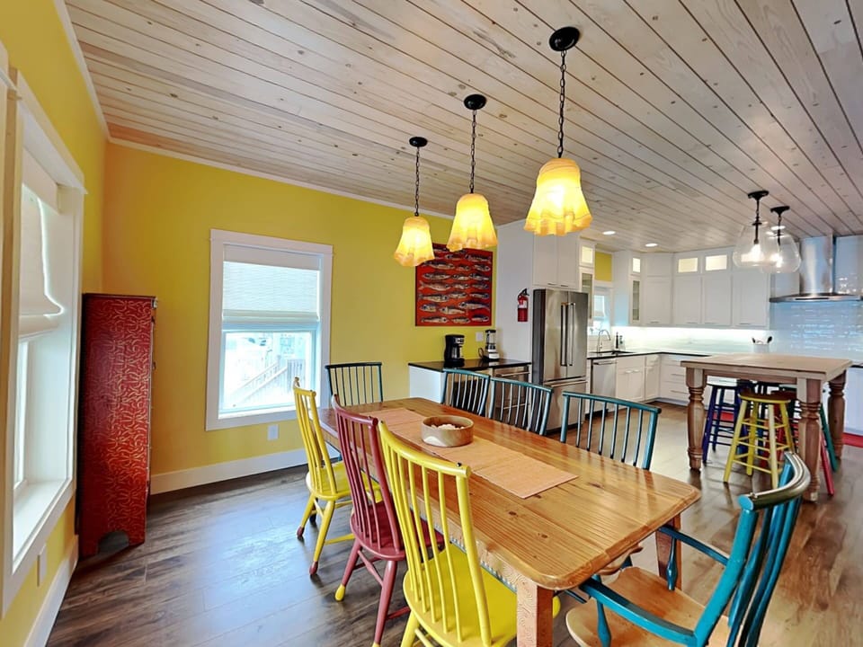 Dining Area - Seating for 8 - Second Floor