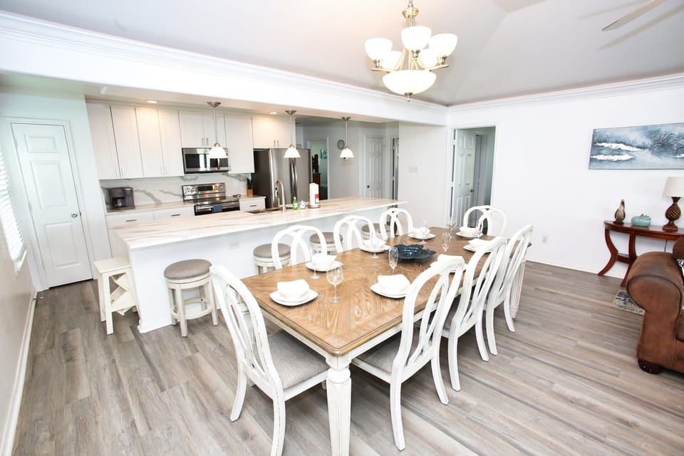 Plenty of seating to dine with friends and family