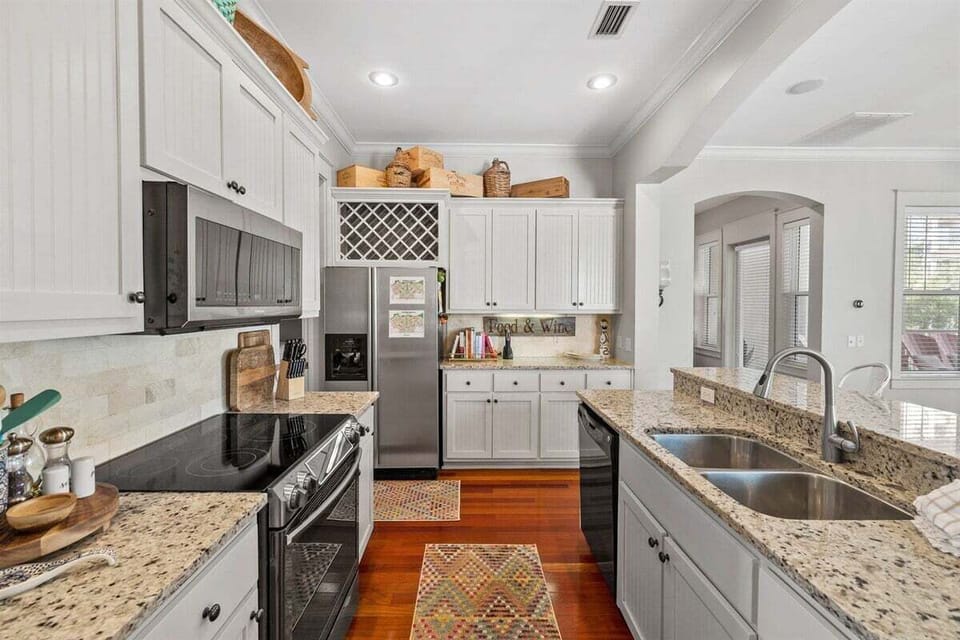Fully equipped kitchen and plenty of counter space.