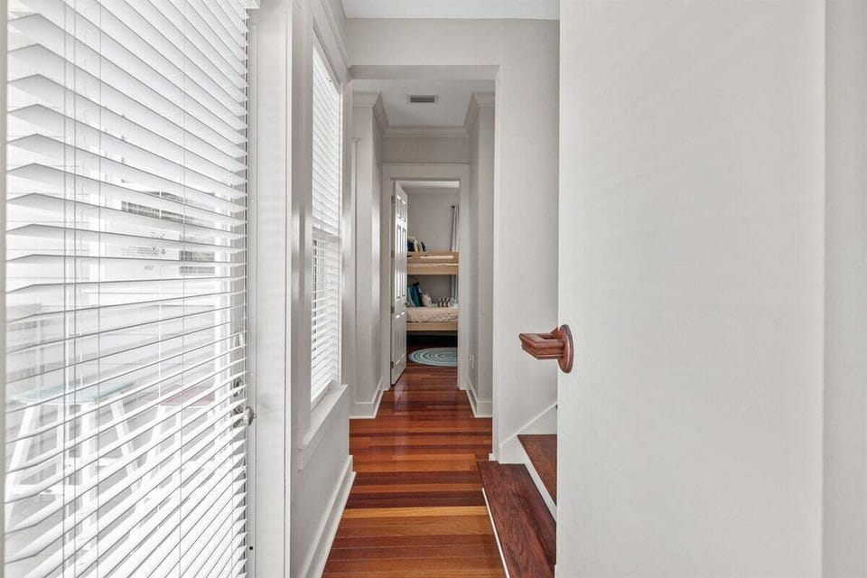 Hallway upstairs to the bedrooms