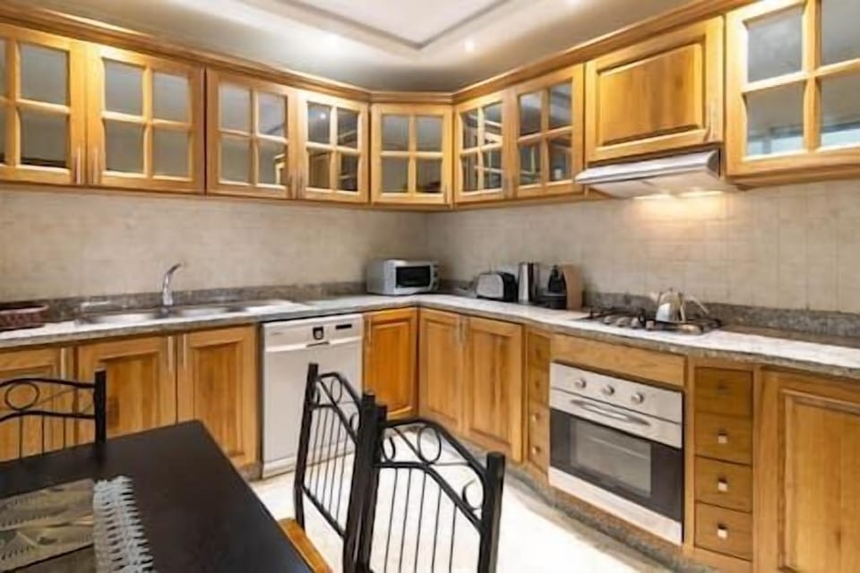 Kitchen (2)
