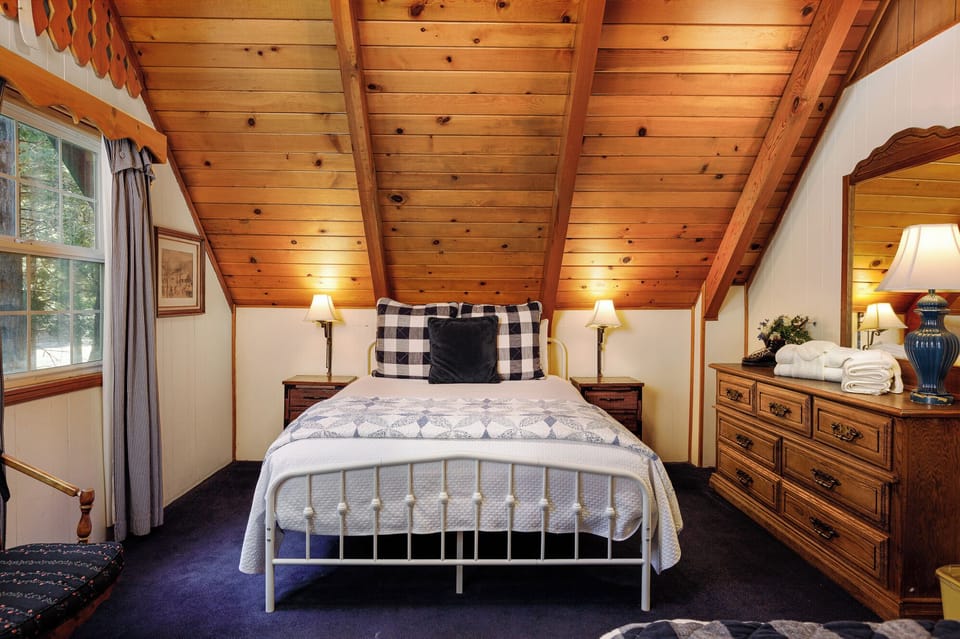 Upstairs Bedroom with Queen Bed and Twin Beds