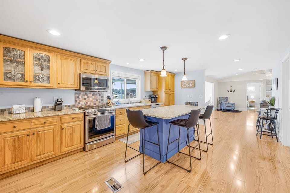 Open layout home is great for gathering with your friends.