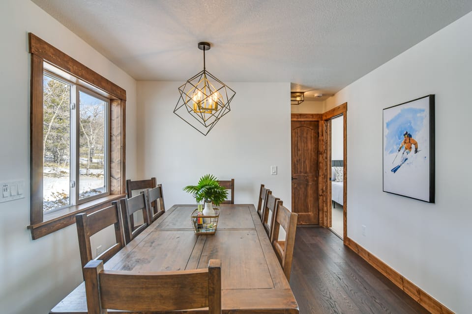 Dining Area | Dishware & Flatware Provided | 1st Floor