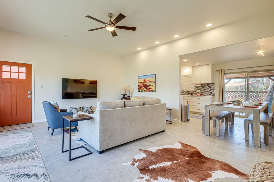 Living Room | Queen Sleeper Sofa | Smart TV | Free WiFi