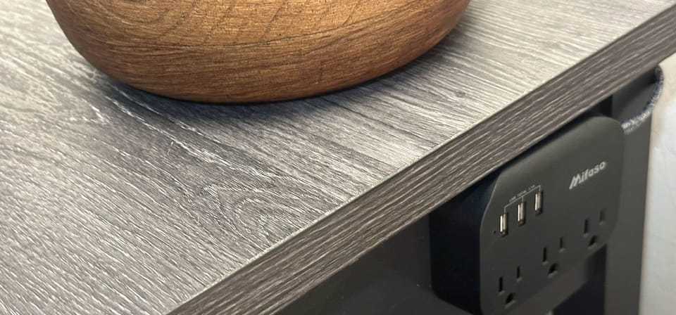 USB outlets on ALL bedside tables