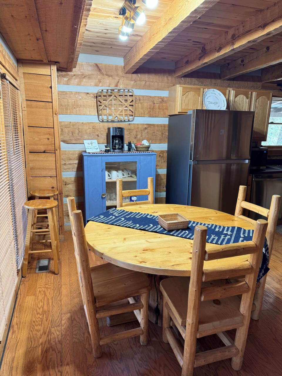 Dining table OR perfect game table ! 