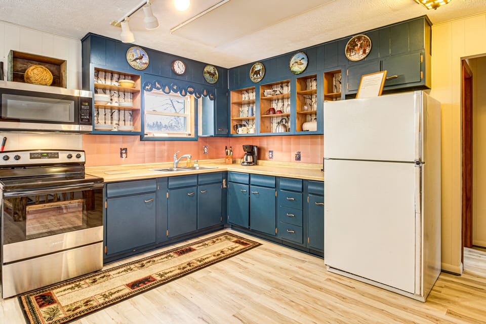 Kitchen | Main Level