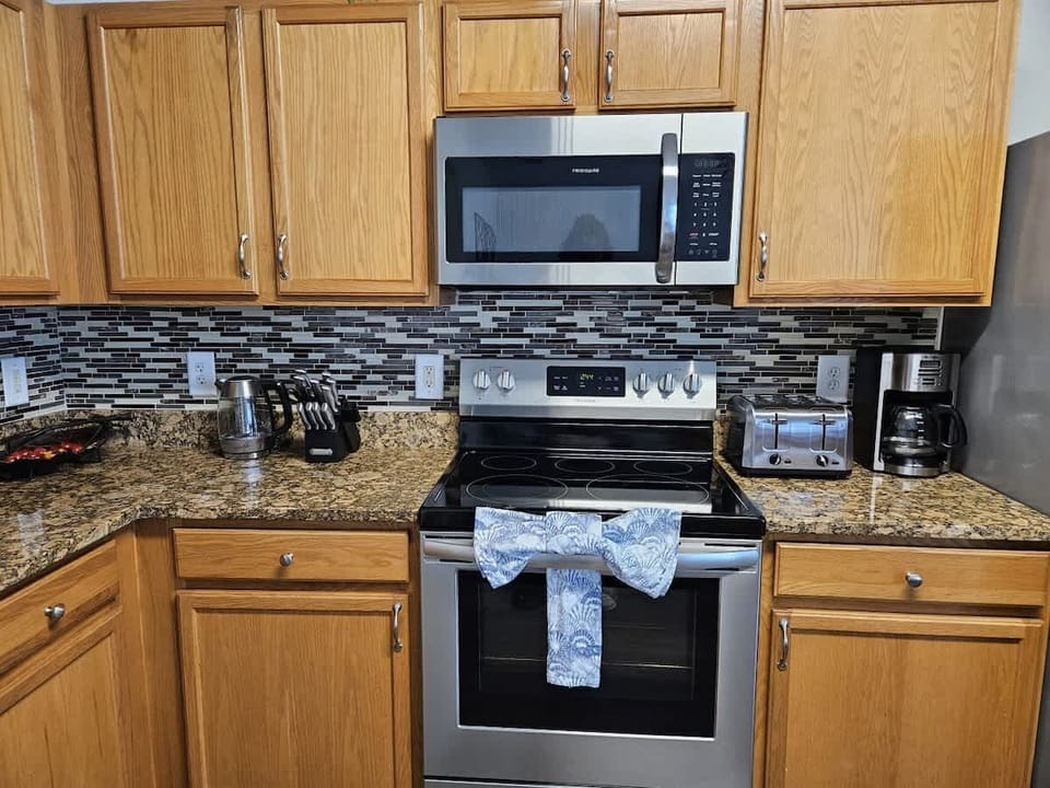 Full kitchen ready for you!