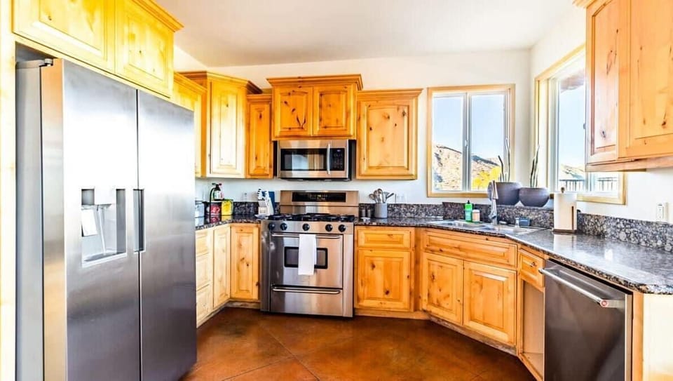 Fully furnished kitchen