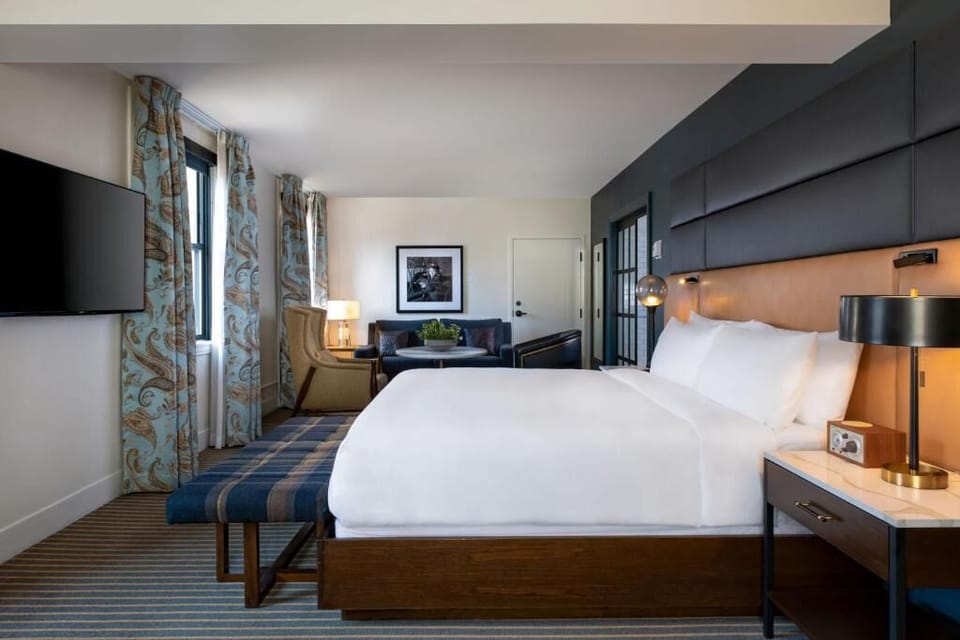 Unit with comfortable bed