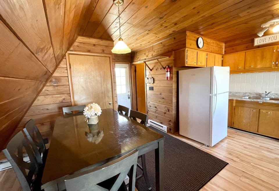 Dining Area (Floor Model)