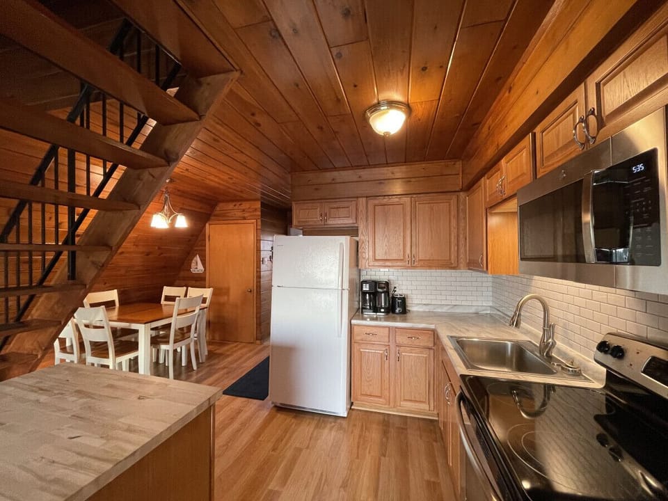 Kitchen (Floor Model)
