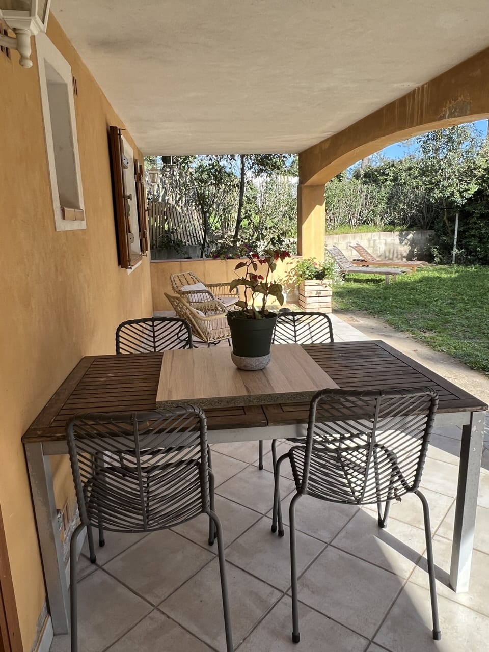 Outdoor dining