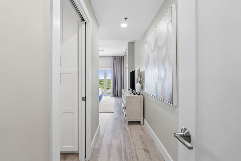 Master suite with king size bed, 2 night tables and lamps, ceiling fan for warm summer nights and floor to ceiling windows for that perfect beautiful view.

Professionally Managed by
Breathe Easy Rentals