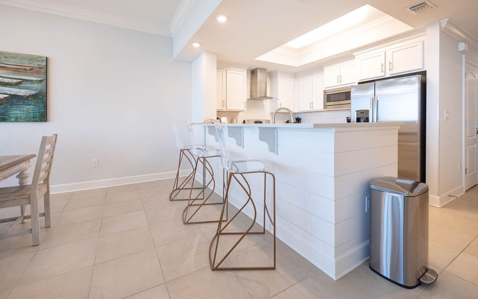 Sip your morning coffee at the breakfast bar and get ready for a beach day in this stylish space