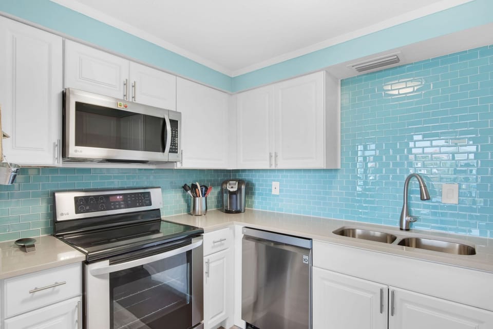 Kitchen has all you nee