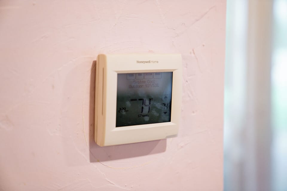 Set your own temperature to your comfort level. Digital Thermostat
