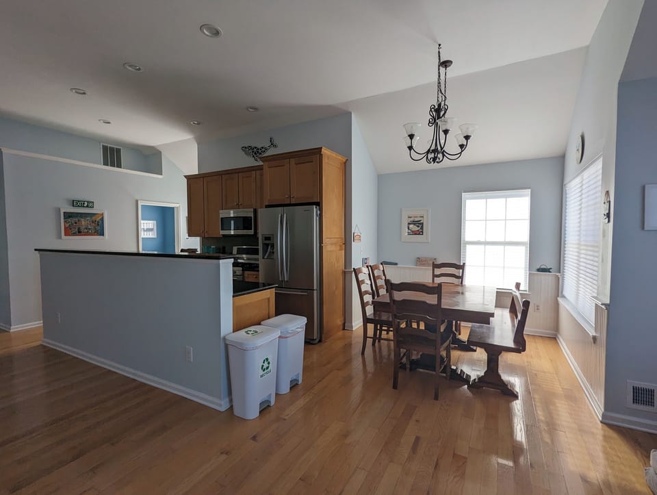 Kitchen / Dining Area 