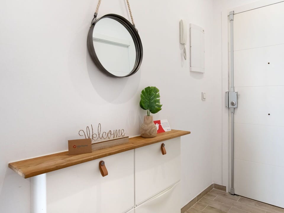 Property, Wood, Rectangle, Interior Design, Wall, Shelving, Flooring, Hardwood, Mirror