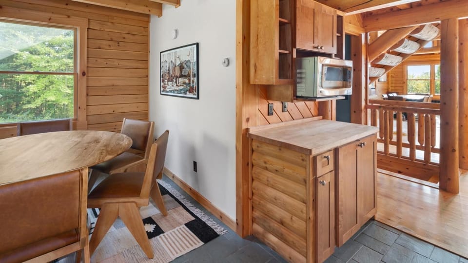 Mountain Majesty: Timber Lodge with Stunning Views (2387)