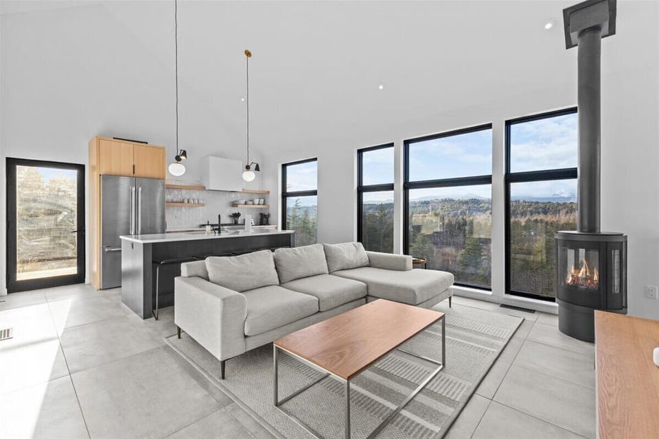 Serene Vista Manor, Modern and New - The Thomas (3388)