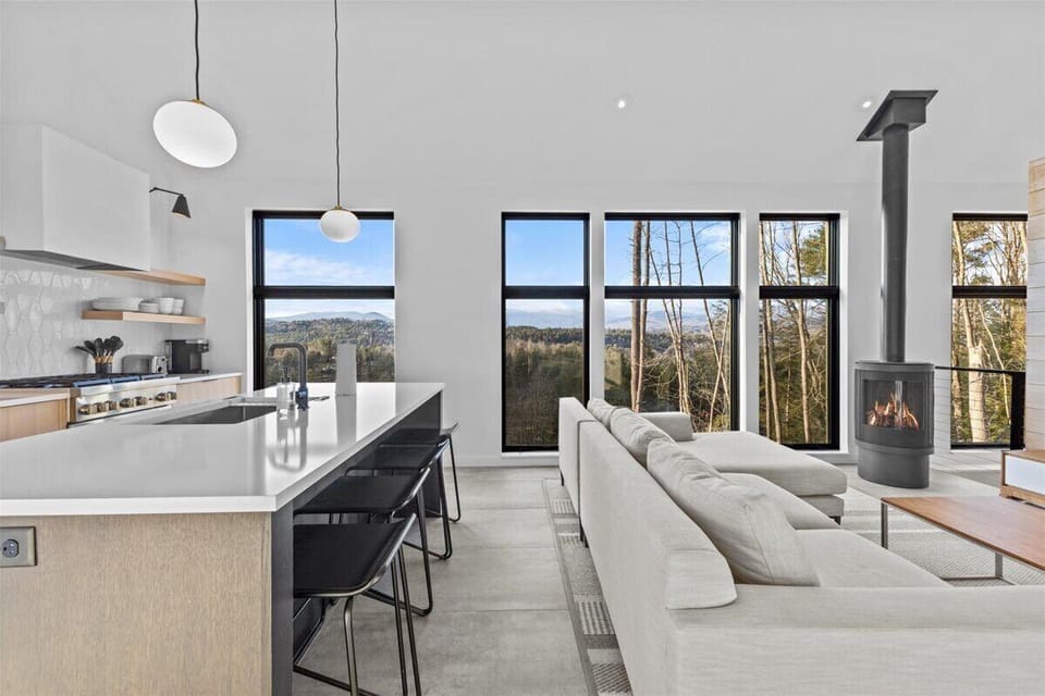 Serene Vista Manor, Modern and New - The Thomas (3389)