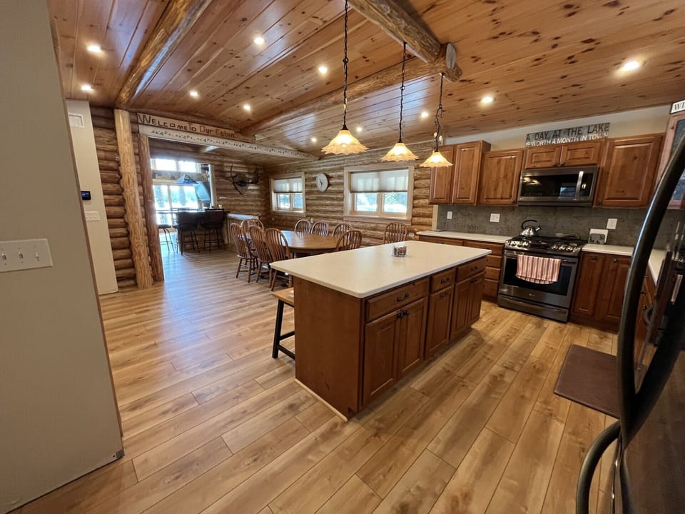 Kitchen & Dining Area