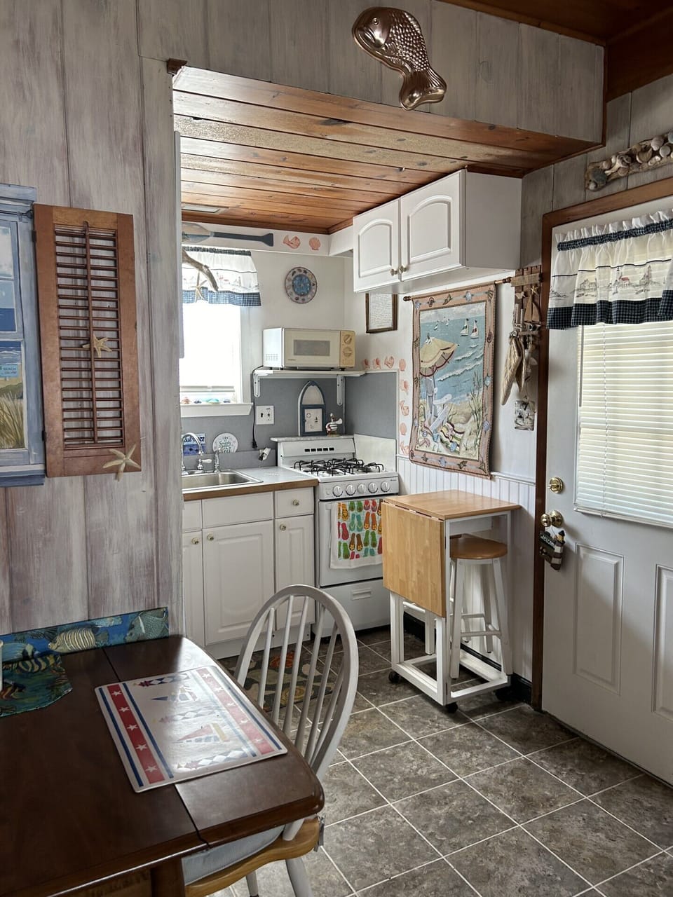 Entrance and kitchen