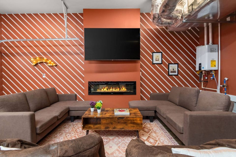 1414 - Family Game Room in Nashville