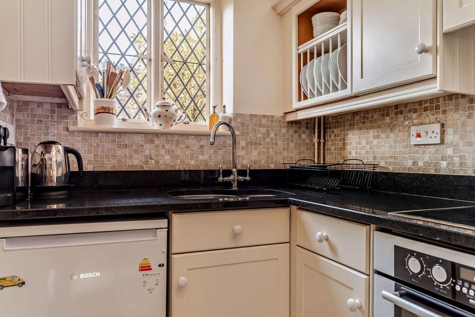 The Court House Kitchen - StayCotswold