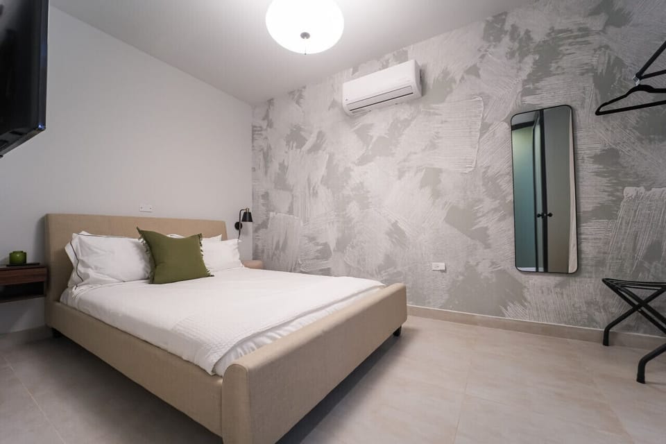 Queen bedroom, Legacy 2 bedroom suite