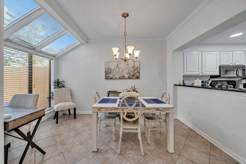 Dining & Work Space
