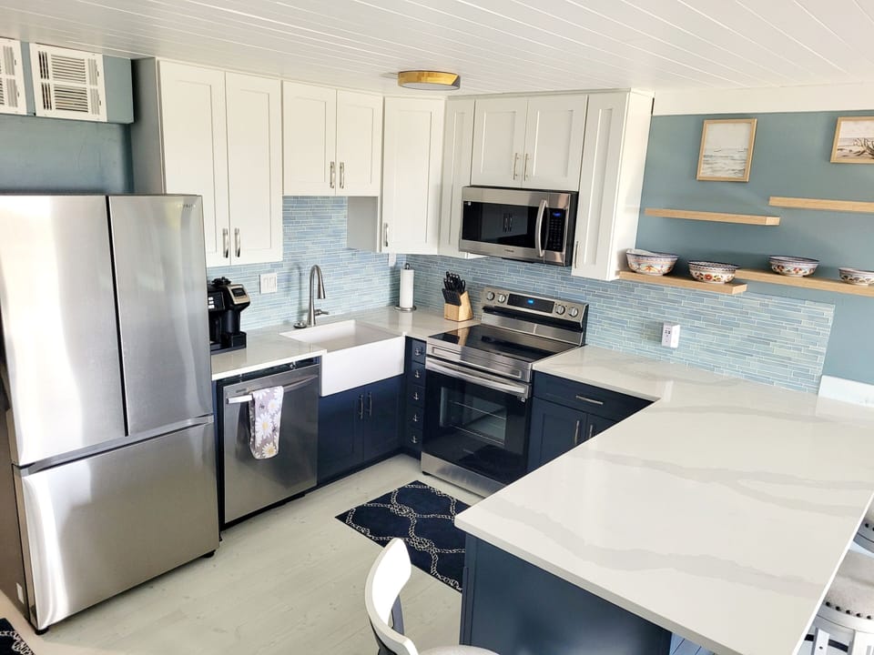 Full kitchen. Stainless steel Fridge w/ ice maker, dishwasher,  garbage disposal