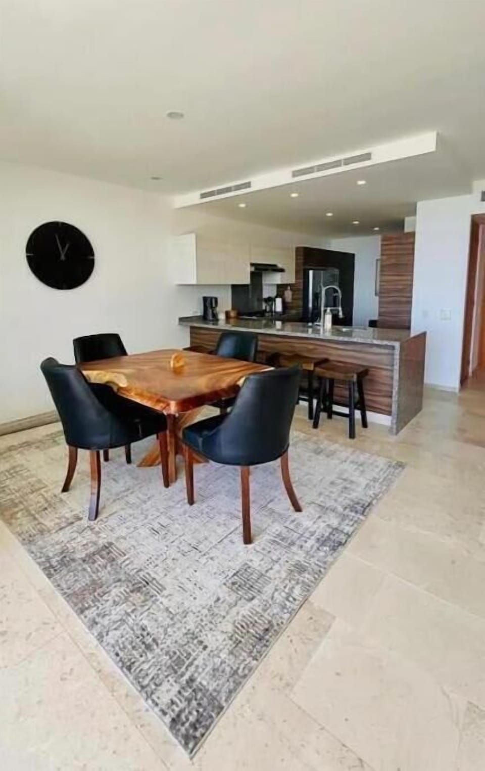 Kitchen/Dining area