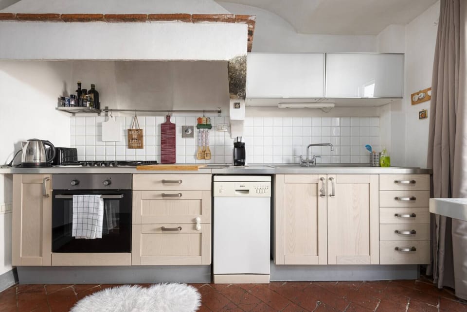 “La casa delle ore liete con terrazza”– Eleganza e comfort nel centro di Firenze La Casa delle ore liete è un appartamento che unisce eleganza, funzionalità e un’atmosfera accogliente, perfetto per coppie, famiglie o piccoli gruppi di amici. La spazi (13)