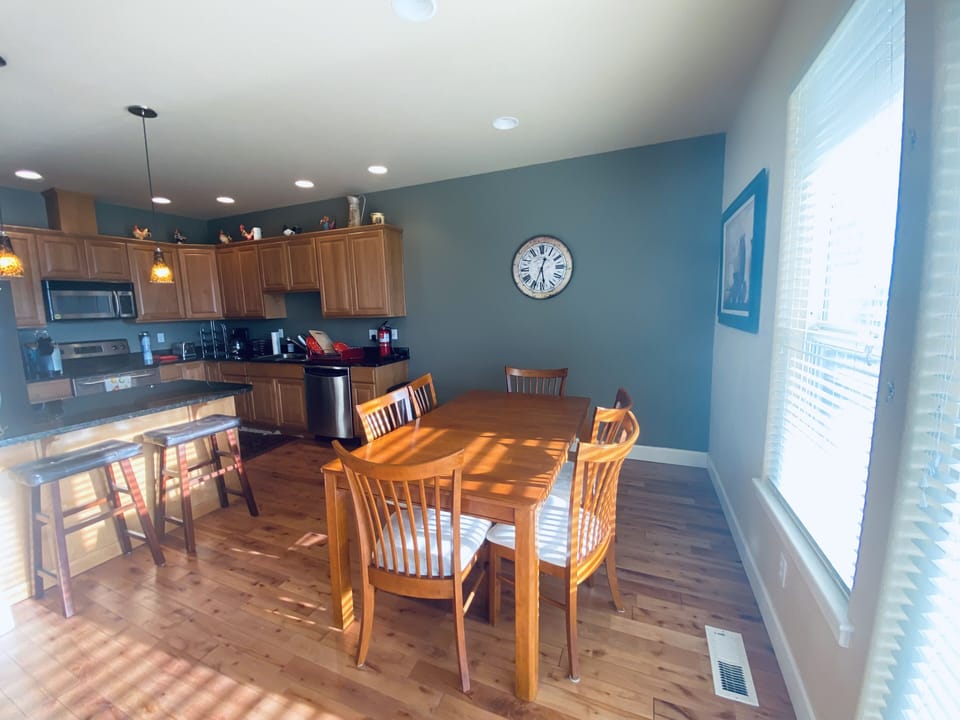 Dining area for 6-2 at the island too