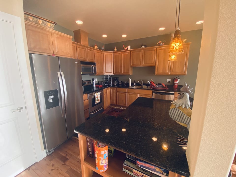 Kitchen W/granite counters and SS appliances. Some Board games.