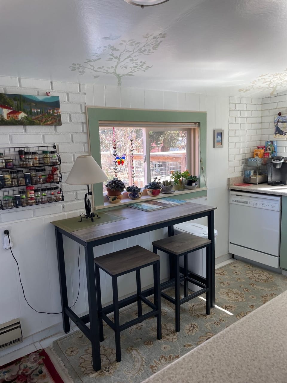 Kitchen eating bar