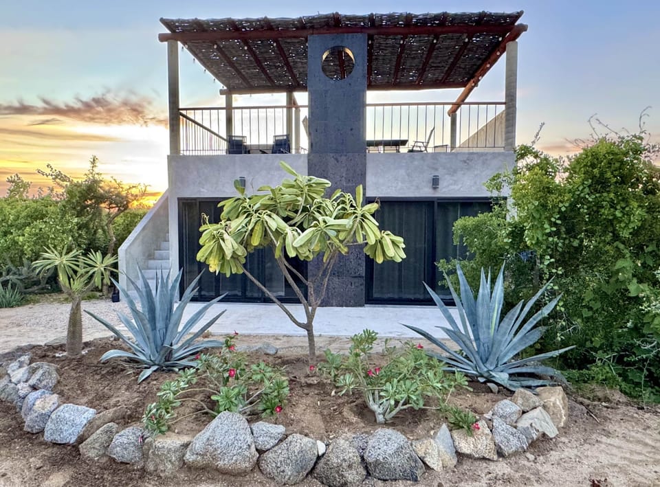 Two bedroom Garden Casita with  rooftop patio