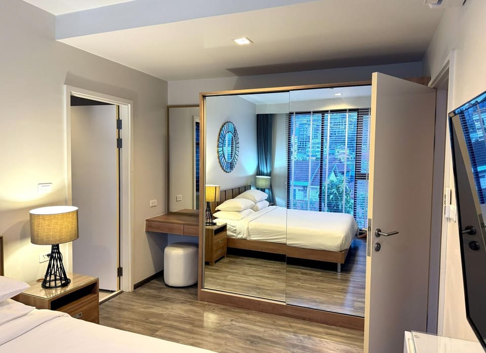 The Deck 2br, walk to beach, rooftop pool & gym (11673)