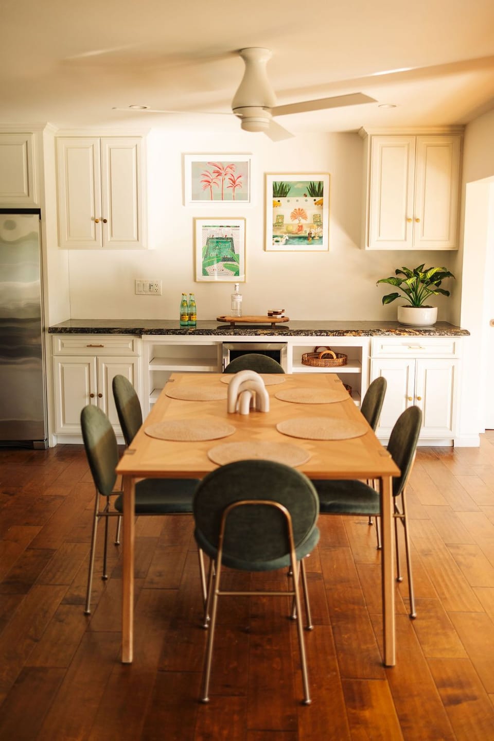Dining area, open to living & kitchen, ready to welcome guests for dinner! 