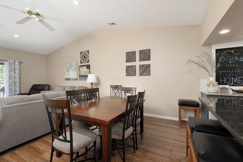 Expandable dining table can seat 8