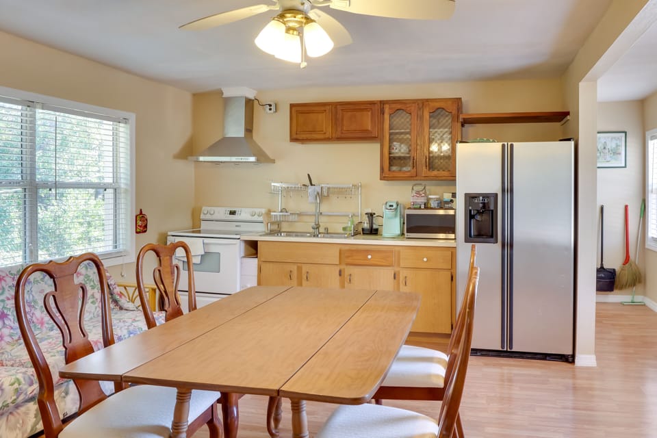 Fruitland Park Vacation Rental | 1BR | 1BA | 1,000 Sq Ft | Stairs Required