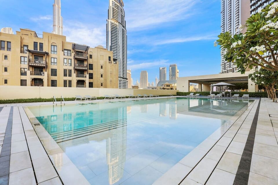 Pool Paradise: Dive into relaxation with stunning skyline views and luxurious lounging!