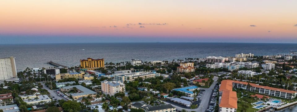 Less than 1/4 mile to the beach, cafes, bars and restaurants are less than a 2 minute walk