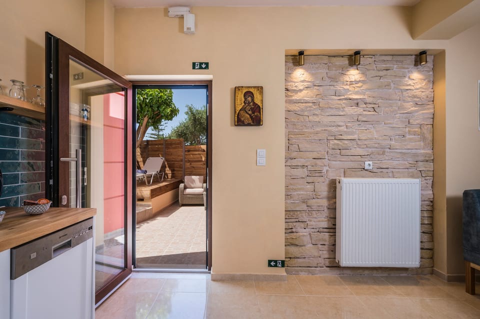 Direct access to the outdoor space.