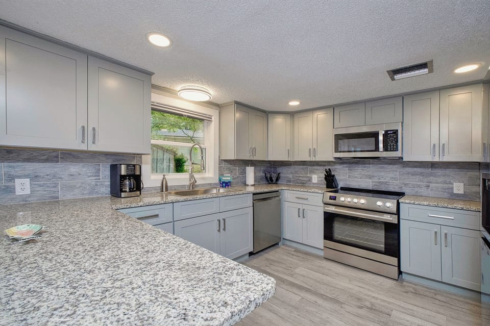 Fully Equipped Kitchen with Granite Countertops and electric cooktop